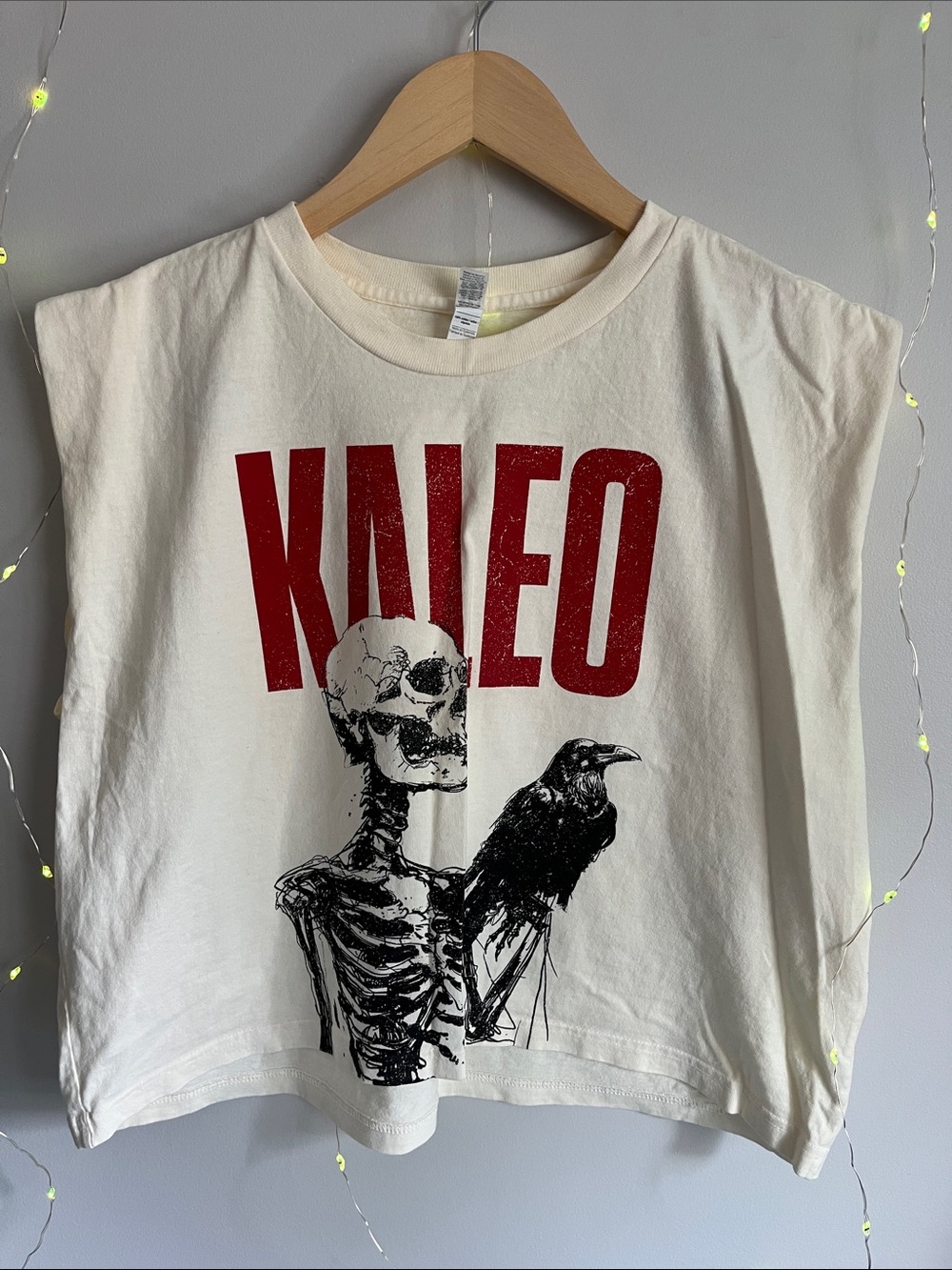 Graphic Muscle Tee - Cream with Red & Black Print